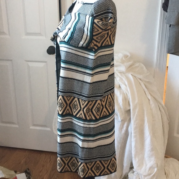 2 sweaters - Picture 4 of 8